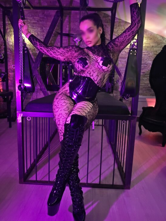 Mistress Samantha Fox, exotisches & bizarres Einzelstück in München - Schwabing