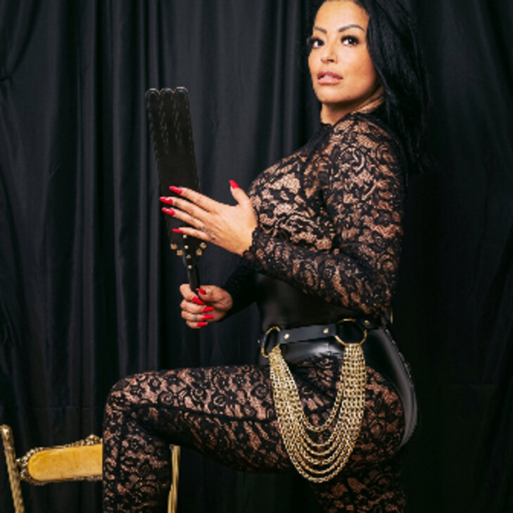 Domina Lana Hard, Göttin der dunklen Begierden in München