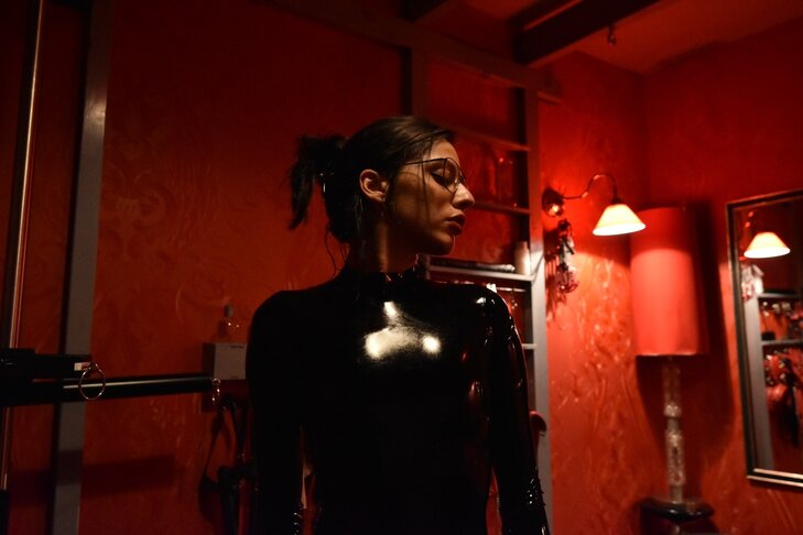 Madame Ava Laffaire, Bizarr in frecher Manier in Augsburg