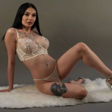 Pamela, Highklass Escort und Sq*irting Queen in München