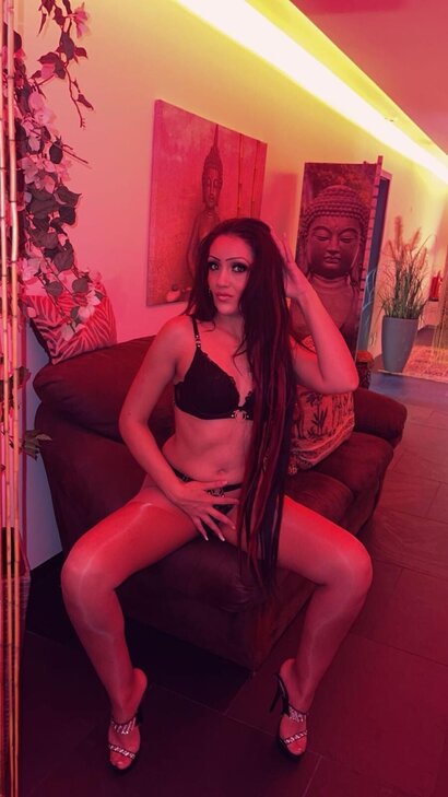 Scarlett, eine erfahrene Masseurin in Ulm 