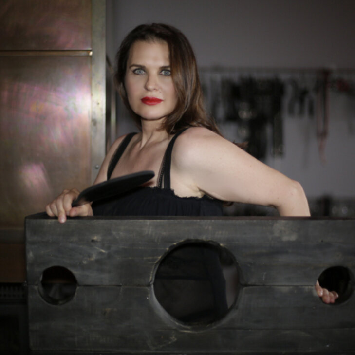 Domina Zoe von Hardy, eine energische Gebieterin in München