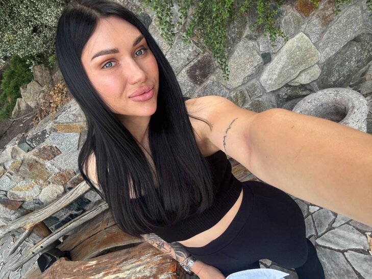 Diana, Dein zuckersüßes Geheimnis mit den schwarzen Seidenhaaren in München - Moosach