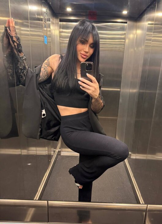 Diana, Dein zuckersüßes Geheimnis mit den schwarzen Seidenhaaren in München - Moosach