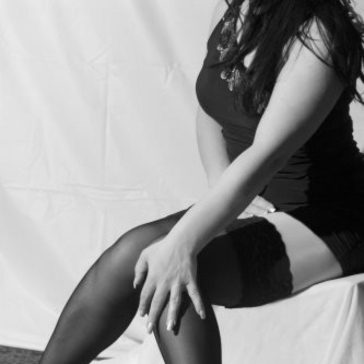 Zara, Hübsche leicht dominante Frau  in München - Schwabing