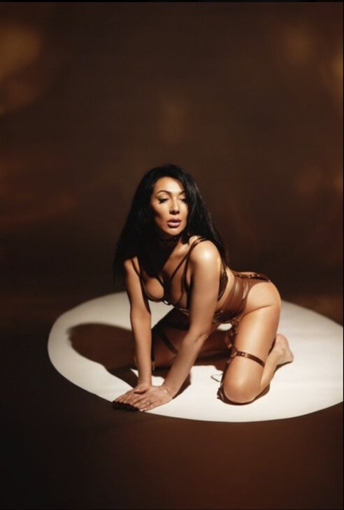 Helen, alles was ein Mann braucht! in Augsburg