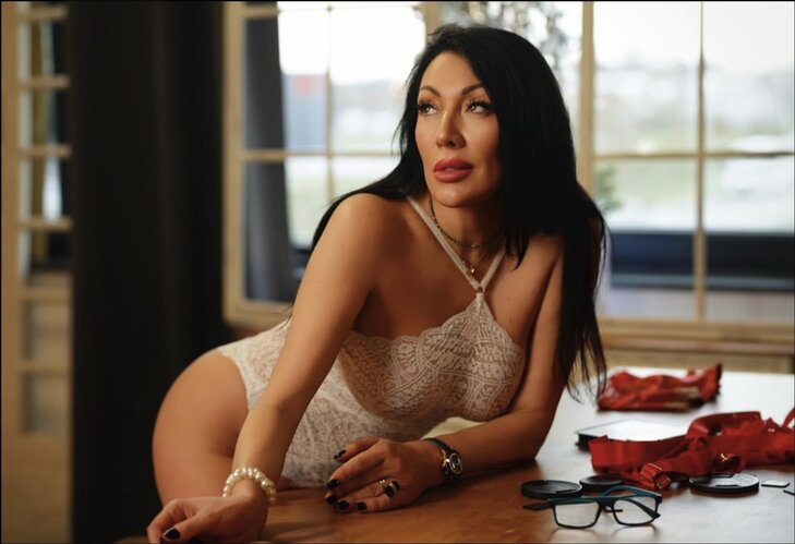 Helen, alles was ein Mann braucht! in Augsburg