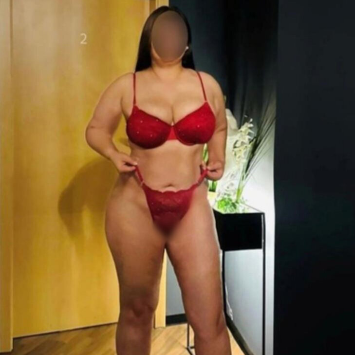 Sally, Natürbruste und Gf6 in München - Lerchenau