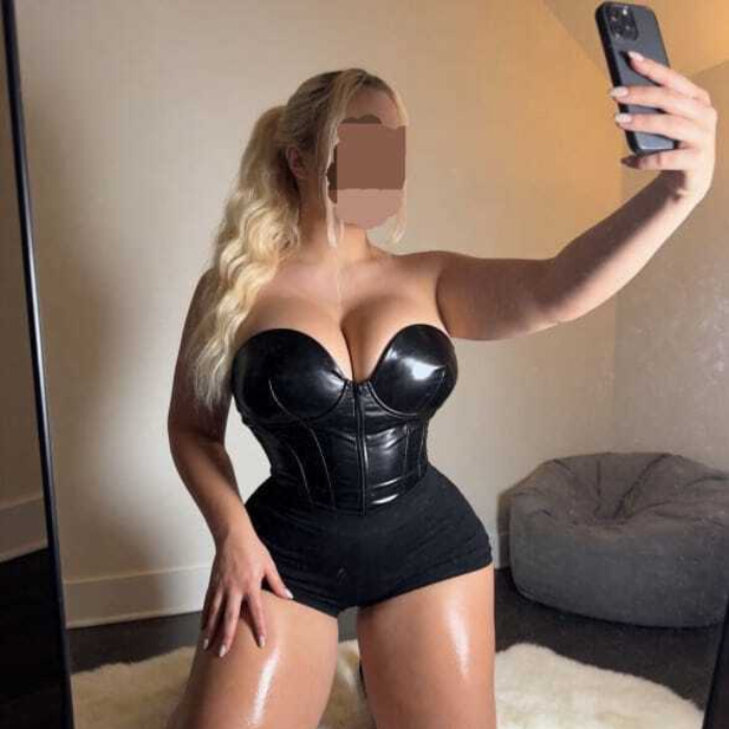 Emma, blondes Girl mit großer OW in München - Moosfeld-Riem
