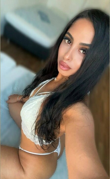 Celina, eine bezaubernde Schönheit! Neu in München! in München