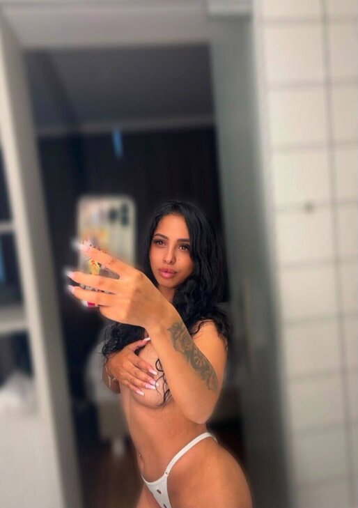 Celina, eine bezaubernde Schönheit! Neu in München! in München