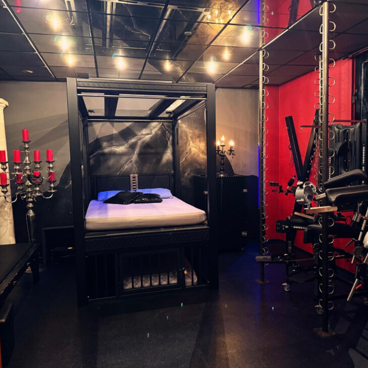 Castell Roissy Studio 24, Bizarr- und Erotikstudio in München - Obersendling