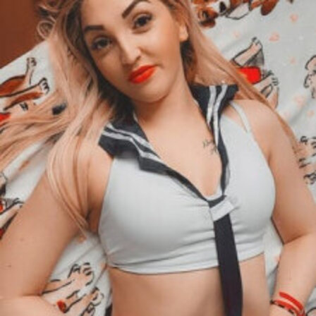 Lola AV Queen
