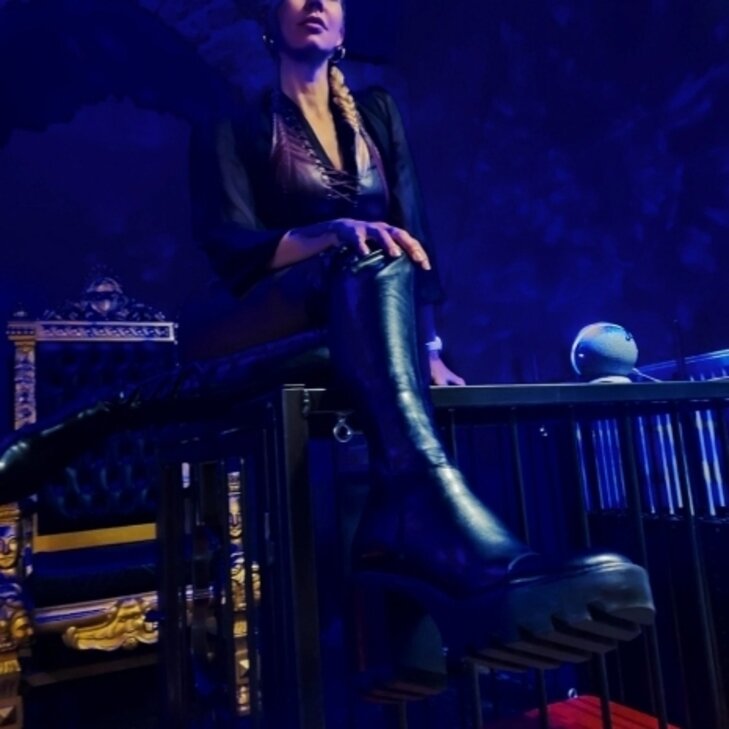 Lady Cora Champaign, Klassische Dominanz in Karlsruhe