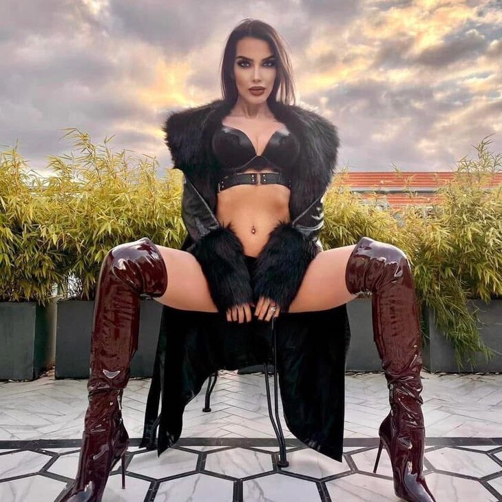 Goddess Kara, Femme Fatale in Berlin