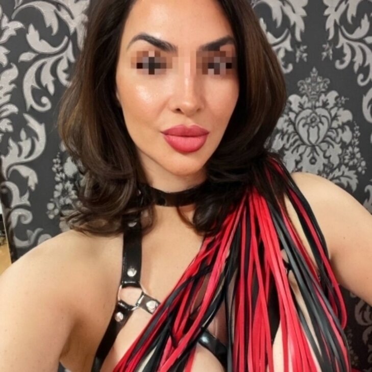 Mistress Dona, Klassische Dominanz in Karlsruhe