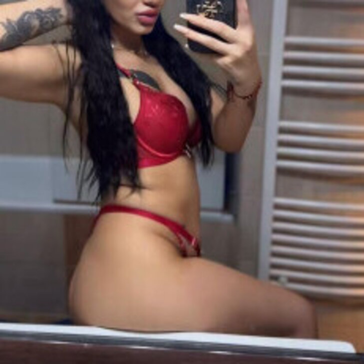 Mercedes sxxbombe, Super geiles Model Mercedes! JUNG UND sxxY! NEU in Augsburg