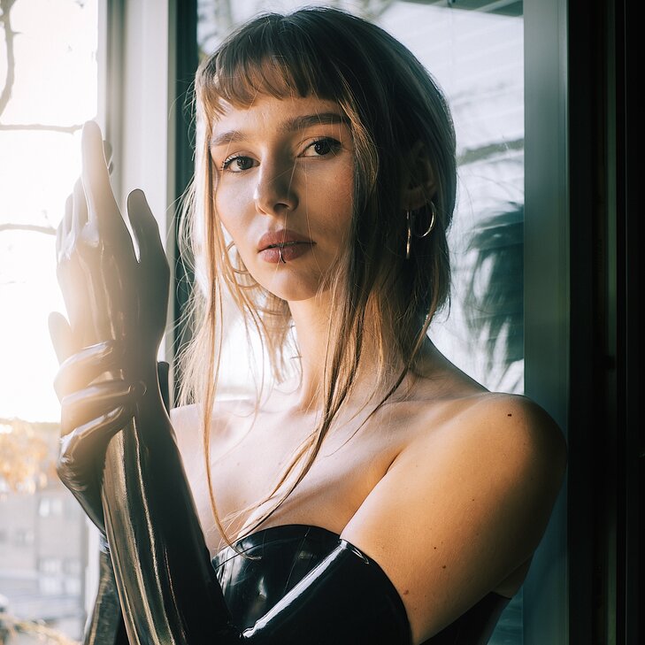 Bria Lestrange, Meine braunen Augen sind süß - Tollkirschen auch in Berlin