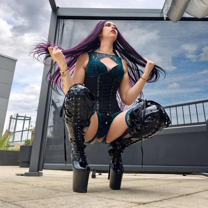 Lexy Love (Dresden), Junge Göttin mit verspielter Nähe in Berlin