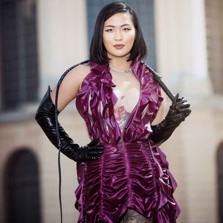 Lady Akita, Deine führende Dominanz in Berlin