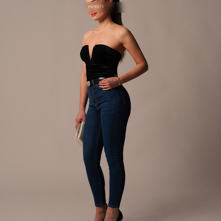 Leonie, High Class Escort Model Leonie in Hamburg