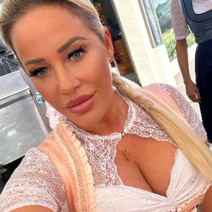 Sarah, Deutsche Traumfrau! in München - Schwabing