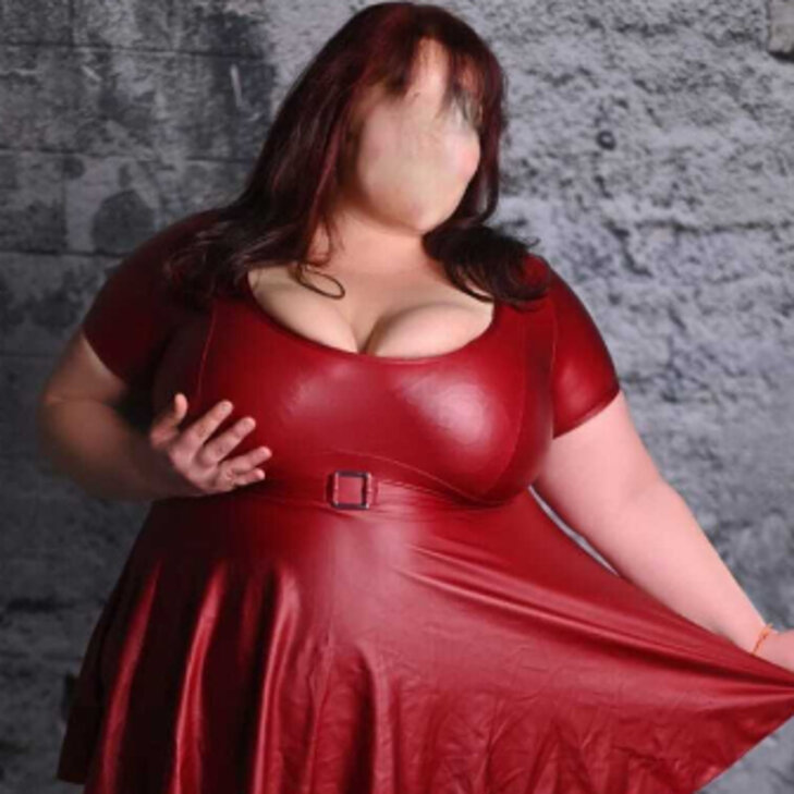 Molly, Sxxbombe mit XXXL Naturbusen in München - Alt-Perlach