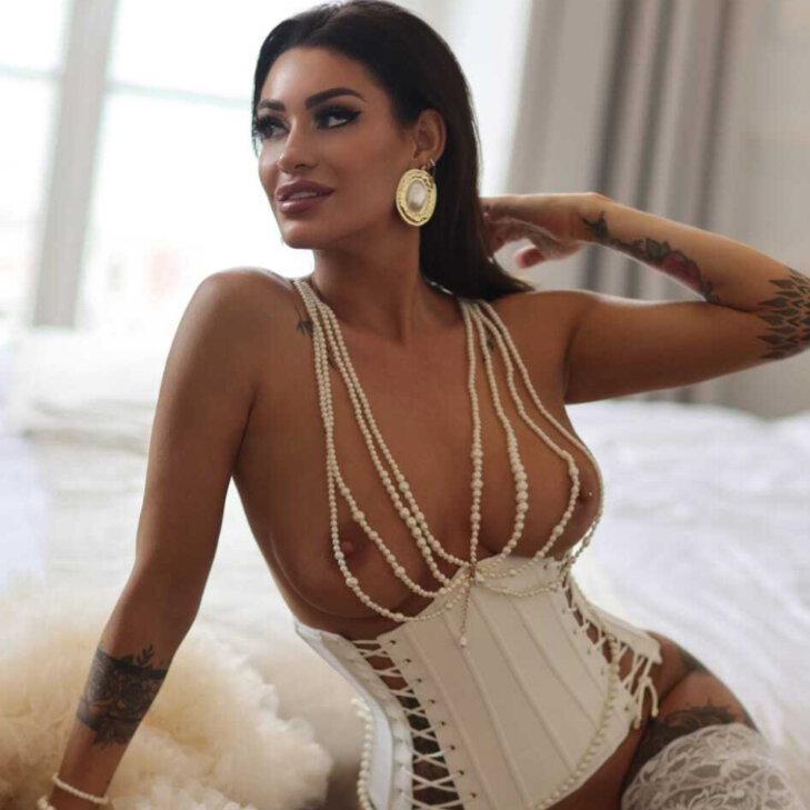 Dora, D**p Thr**t Queen in Besucht Dich in Eching