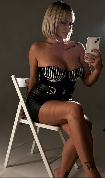 Mady, blondes Girlie in München - Westend