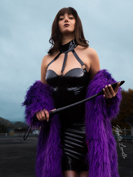 Adelle Leonella, Naturs*distische Femdom in München - Schwabing