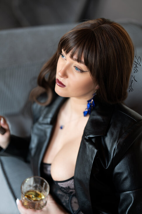 Adelle Leonella, Naturs*distische Femdom in München - Schwabing