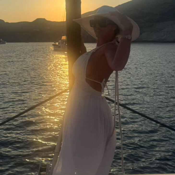 Lora, Elegant und erotisch