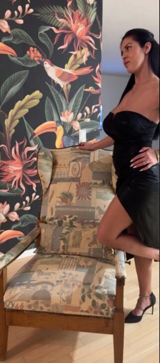 Lora, Elegant und erotisch in München