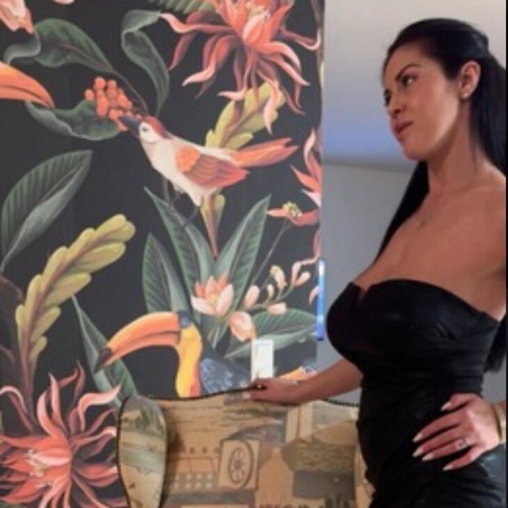 Lora, Elegant und erotisch in München